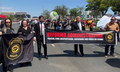 Cobrapol participa ativamente de marcha contra a Reforma Administrativa