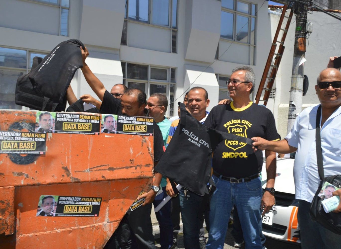 Coletes balísticos fora da validade