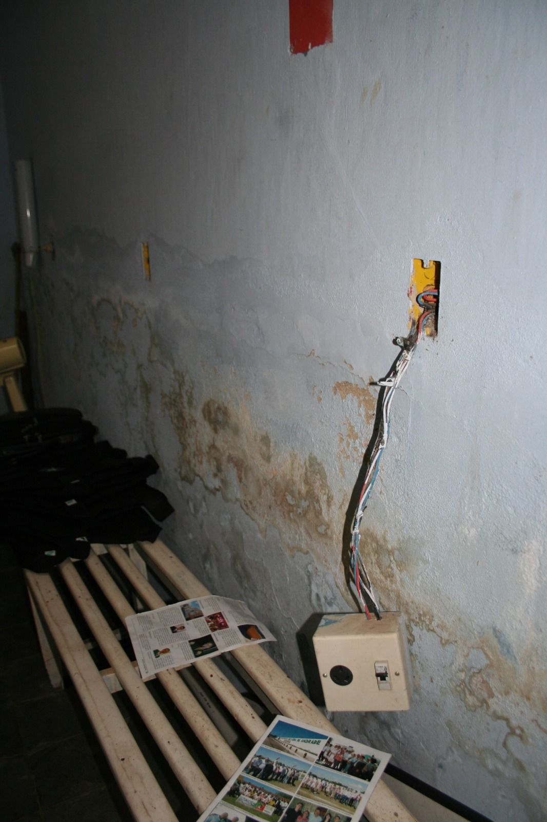 Ligação elétrica precária